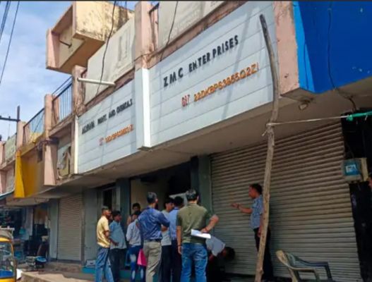 रायपुर में 8 बड़े बकायेदारों की दुकानें सील