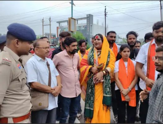 रक्षाबंधन पर बीयर ऑफर से भड़का विवाद,क्लब पहुंचा हिंदू संगठन: