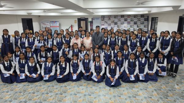 दानी गर्ल्स स्कूल की 200 छात्राओं ने किया उर्मिला मेमोरियल हॉस्पिटल का शैक्षणिक भ्रमण  स्वास्थ्य सुविधाओं और चिकित्सा सेवाओं की कार्यप्रणाली से हुईं रूबरू, डॉक्टर बनने के मिले टिप्स