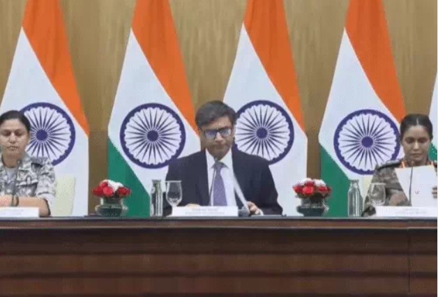 कर्नल सोफिया बोलीं- पाकिस्तान नागरिकों को ढाल बना रहा