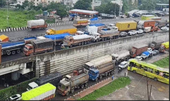 अहमदाबाद में बाढ़ जैसे हालात, घर-ऑफिस में पानी भरा: