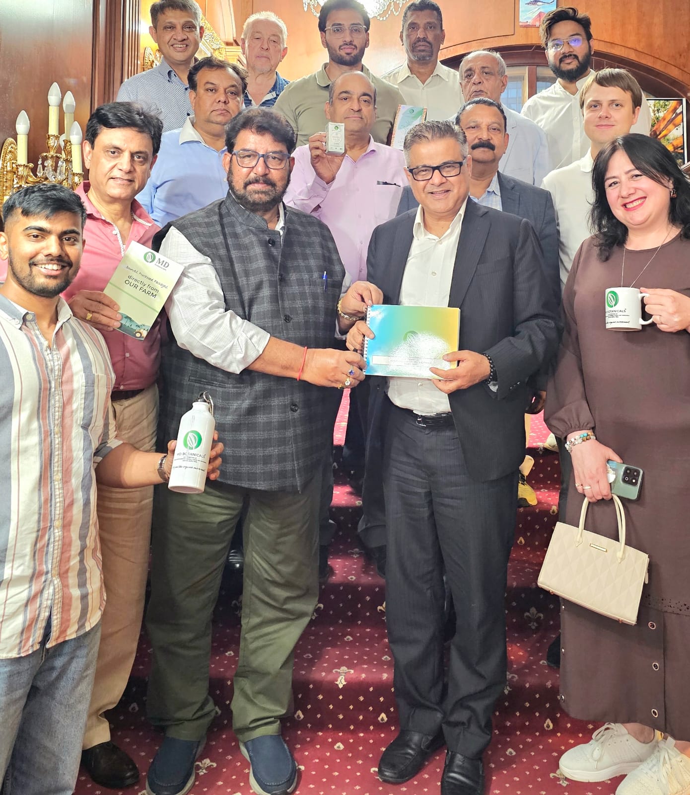 मॉस्को में आयोजित विशेष कार्यक्रम में डॉ राजाराम त्रिपाठी का भव्य स्वागत,