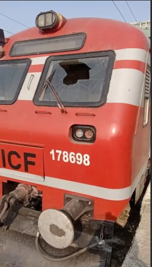 जम्मू-कश्मीर में चलती ट्रेन से टकराई चील: