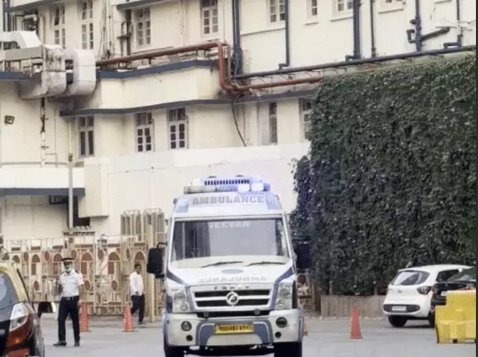 एक्टर धर्मेंद्र अस्पताल से डिस्चार्ज