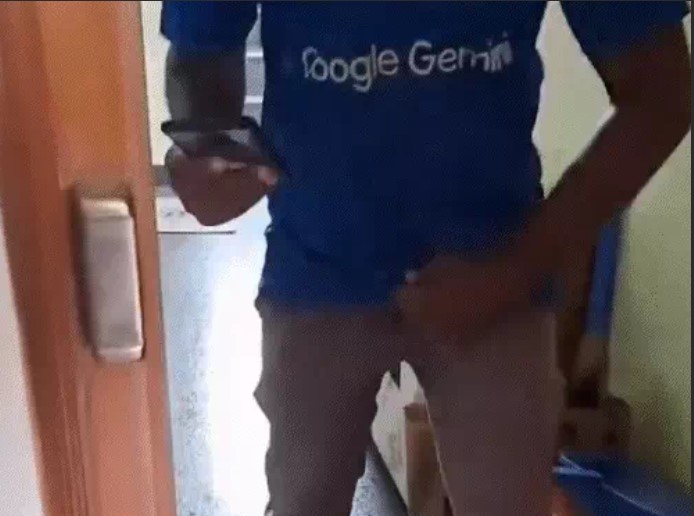 डिलीवरी एजेंट जबरन घर में घुसा, प्राइवेट पार्ट दिखाया