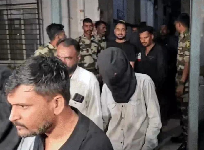 टाइगर श्रॉफ पर फायरिंग में इस्तेमाल हथियार अमृतसर से आए