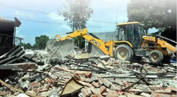 सुप्रीम कोर्ट ने मंगलवार को प्रयागराज डेवलपमेंट अथॉरिटी को 2021 में मकान गिराने पर फटकार लगाई।