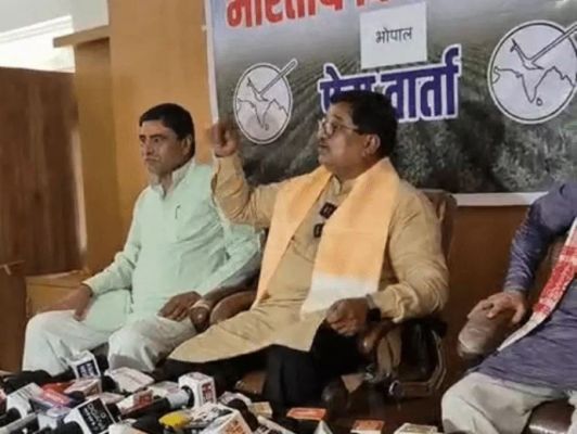 'एथेनॉल पर अफवाह फैलाने वालों को चप्पल से मारेंगे':गडकरी के समर्थन में उतरा किसान संघ; 