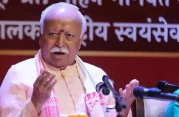 भागवत बोले- नई पीढ़ी को आदेश न दें, बातचीत करें: