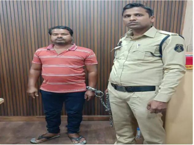 15 साल से फरार कैदी को क्राइम ब्रांच ने पकड़ा:रायपुर सेंट्रल जेल से पैरोल पर बाहर निकला था मर्डर का आरोपी, लौटा नहीं