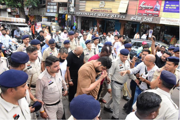 मेकाहारा में पत्रकारों से बदसलूकी का मामला: बाउंसरों की गुंडागर्दी पर पुलिस ने कसा शिकंजा, संचालक वसीम समेत तीन गिरफ्तार