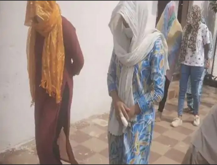 रायपुर में मारपीट करने वाली गर्ल्स-ग्रुप चला रही थी सेक्स-रैकेट:फोन में 250 से ज्यादा लड़कियों का नेटवर्क मिला, सौदेबाजी-अश्लील वीडियो