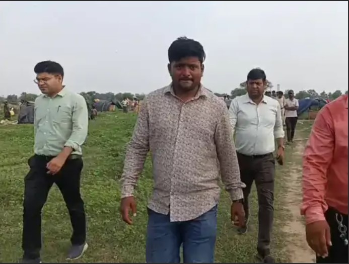 रेत माफिया के गुर्गों ने पत्रकारों को हथियार से मारा:गरियाबंद में अवैध खनन की खबर बनाने गए थे; 