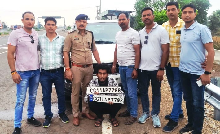 नौकर ही निकला कार चोर, मालिक के घर से चाबी निकाल कर पार्किंग में खडे कार को शातिर तरिके से चोरी कर मौके से हुआ था फरार...  