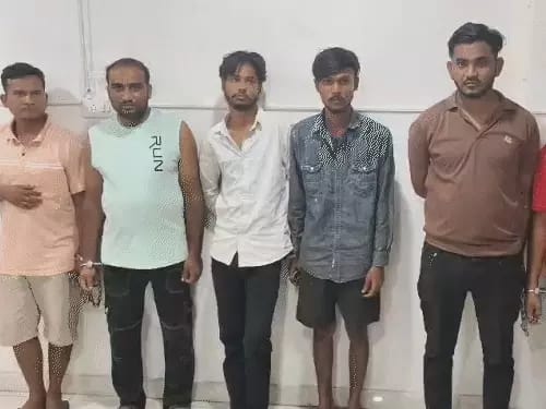 हाईटेक मोबाइल चोरी गिरोह का पर्दाफाश: 11 राज्यों में करोड़ों की ठगी, झारखंड-बंगाल के 6 आरोपी गिरफ्तार