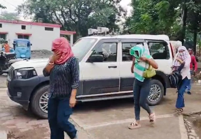 स्पा सेंटर की आड़ में देह व्यापार! पुलिस ने संदिग्ध हालत में 6 लड़कियों को पकड़ा,