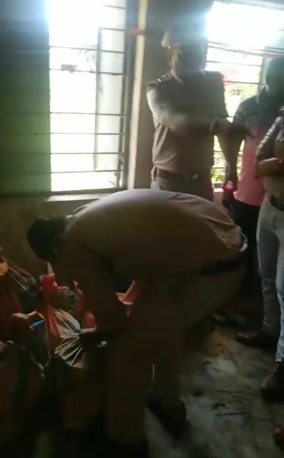 स्कूल बना मदिरा का अड्डा: शिक्षा के मंदिर से शराब तस्करी का धंधा उजागर