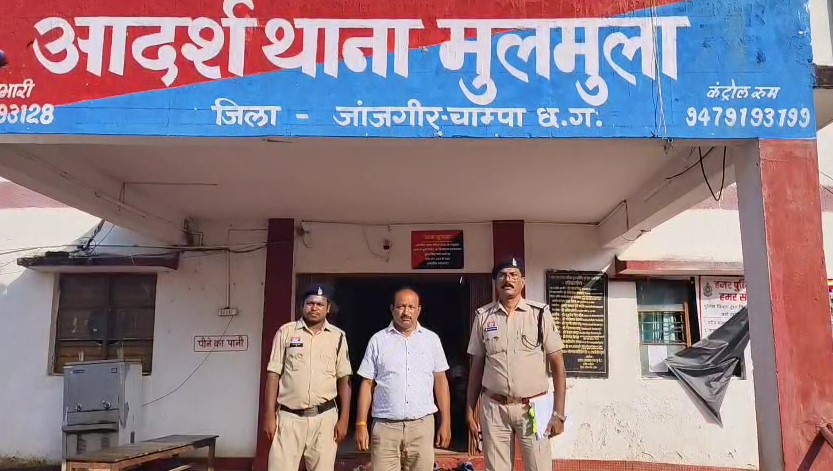 शिक्षक ने सूनेपन का उठाया फायदा :- शिक्षिका के घर घुसकर छेड़छाड़,मुलमुला पुलिस ने आरोपी को किया गिरफ्तार।