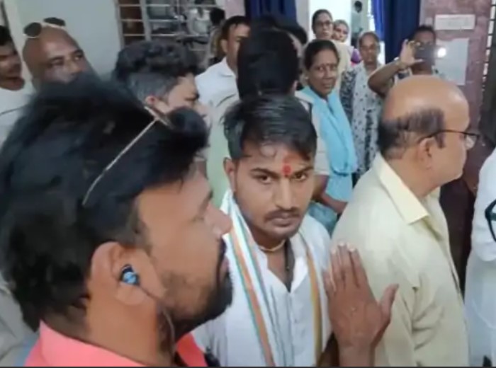 PM की मन की बात नहीं सुनी...प्राइवेट-पार्ट पर मारी लात