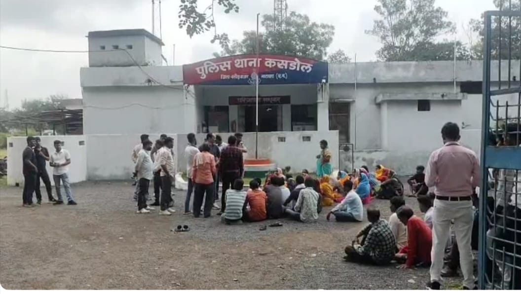 बलौदाबाजार में अपराध का ग्राफ बढ़ा &mdash; कसडोल क्षेत्र में दो चाकूबाजी, 11 घायल, ग्रामीणों ने किया थाने का घेराव