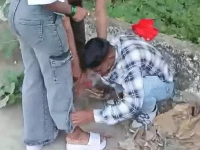 हिस्ट्रीशीटर ने युवक को पीटा, युवती ने भी जमकर बरसाए डंडे, आरोपी बोला-रायपुर शहर का बाप हूं,