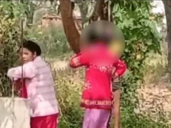 KG-2 के छात्र को पेड़ पर लटकाया, संचालक पर FIR: