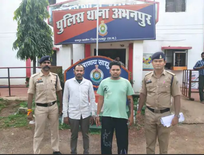ढाबे के पास चाकू लहराकर राहगीरों को डराया, दो गिरफ्तार