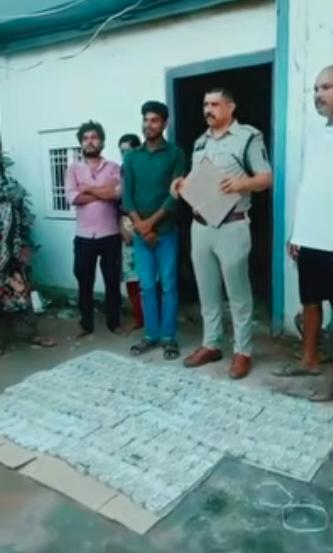 सरसीवा के मुड़पार में घर से मिला 81 लाख रुपये का जखीरा, 