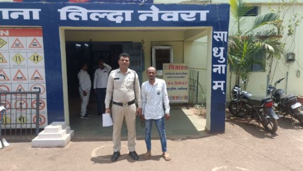 सासाहोली ओवर ब्रिज के पास निगरानी बदमाश को धार दार चाकू लहराते हुए पुलिस ने किया गिरफ्तार&nbsp;