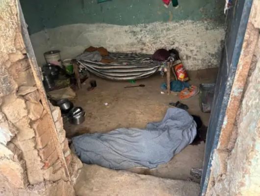 पिता ने बेटे को कुल्हाड़ी से काट डाला