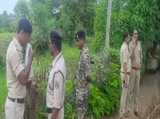 पति-पत्नी का मर्डर...घर के अंदर मिली लाश: