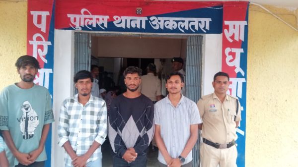 चार माह से फरार चल रहे 04 आरोपियों को पकड़ने में थाना अकलतरा पुलिस को मिली सफलता