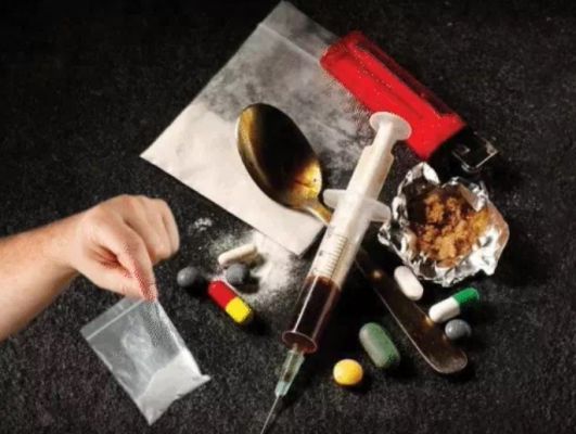 रायपुर में ड्रग्स बेचने वाले युवक-युवती पकड़ाए