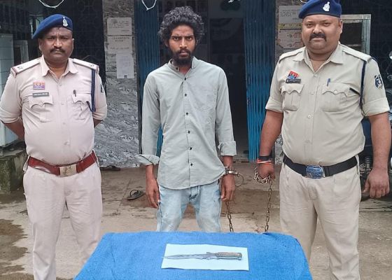 चाकू से डराने धमकाने का आरोपी जेल दाखिल 
