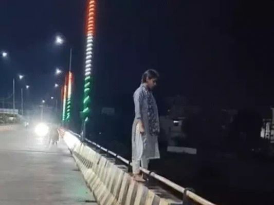 रामसेतु-पुल पर युवती ने की आत्महत्या की कोशिश