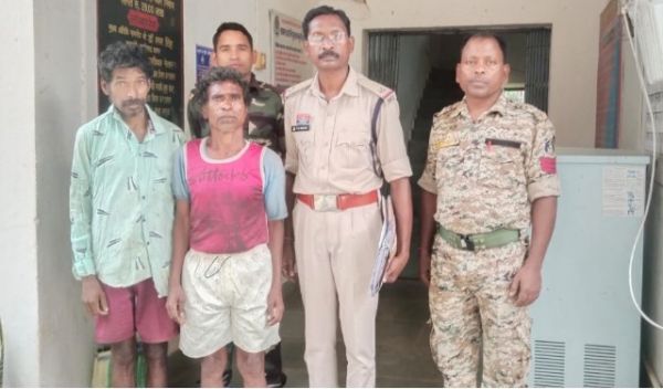 मृत बैल का मांस काटने के आरोप में दो गिरफ्तार &ndash; शंकरगढ़ पुलिस की कार्रवाई