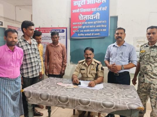 &ldquo;ऑपरेशन बाज&rdquo; के तहत मुंगेली पुलिस की ताबड़तोड़ कार्रवाई &mdash; 41 जुआड़ी गिरफ्तार, ₹23,310 नगद व ताश की गड्डियाँ जब्त