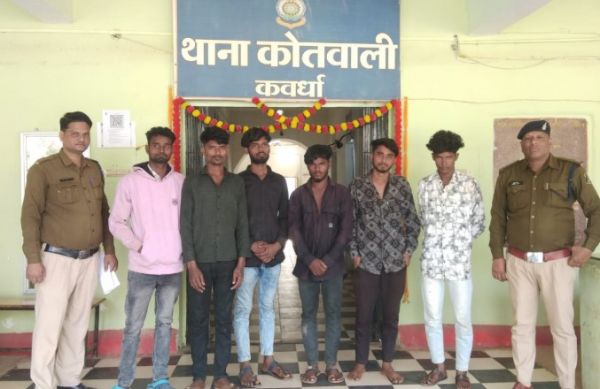 कबीरधाम पुलिस ने सरोदा रोड पर राहगीरों से अवैध वसूली करने वाले असामाजिक तत्वों पर त्वरित कार्रवाई करते हुए छह आरोपियों को दबोचा