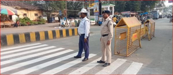 ट्रैफिक सिग्नल लाइन का उल्लंघन करने वालों के विरुद्ध की जावेगी यातायात पुलिस द्वारा चालानी कार्यवाही