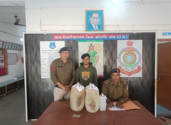 42 लीटर अवैध कच्ची महुआ शराब के साथ बिक्री करने वाले आरोपी गिरफ्तार थाना शिवरीनारायण पुलिस की त्वरित    कार्यवाही