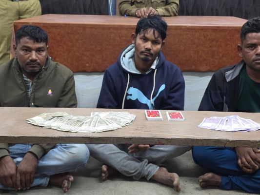 थाना शिवरीनारायण पुलिस की जूवारियों के विरुद्ध छापेमार कार्यवाही, नदी किनारे जुआ खेल रहे 03 जूवारियों को पकड़ने में पुलिस को मिली सफलता