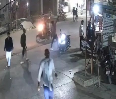 रायपुर में भाई का बदला लेने चाकू लहराता बदमाश