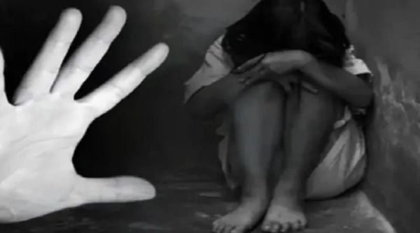 5 महीने की गर्भवती मिली तीन छात्राएं, दो हैं नाबालिग, मचा हड़कंप