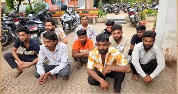 टिकरापारा पुलिस का सघन अभियान, 9 असामाजिक तत्वों पर हुई कार्रवाई  नशेड़ी, गंजेड़ी, चाकूबाज और अड्डेबाजों पर पुलिस की कड़ी नजर, संवेदनशील इलाकों में संयुक्त टीमों ने की सघन जांच