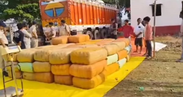 बलरामपुर में नशे के नेटवर्क पर सबसे बड़ा प्रहार, महा-ट्रक से करोड़ों का गांजा जब्त