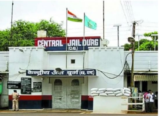 दुर्ग सेंट्रल जेल में सजायाफ्ता कैदी की मौत, सेल में अचानक हुआ बेहोश  पॉक्सो एक्ट के मामले में काट रहा था 20 साल की सजा, जिला अस्पताल पहुंचने पर डॉक्टरों ने किया मृत घोषित