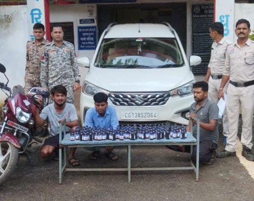 सरिया पुलिस की बड़ी कार्रवाई: 103 बोतल कोरेक्स के साथ तीन तस्कर गिरफ्तार, उड़ीसा से हो रही थी तस्करी..