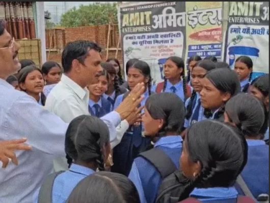 लड़कियां बोलीं- हॉस्टल वार्डन मालिश करवाती हैं, कपड़े धुलवाए:'कितना खाते हो' कहकर प्रताड़ित किया,