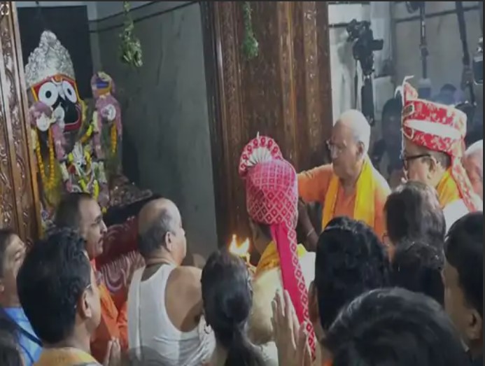 CG में गूंजा जय जगन्नाथ:राज्यपाल और CM ने लगाई सोने की झाड़ू, पुरी की तरह रायपुर में रथयात्रा