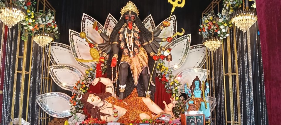 मुंगेली में 41 वर्षों से चली आ रही परंपरा, मां काली की प्रतिमा स्थापना कर पूजा-अर्चना की जा रही
